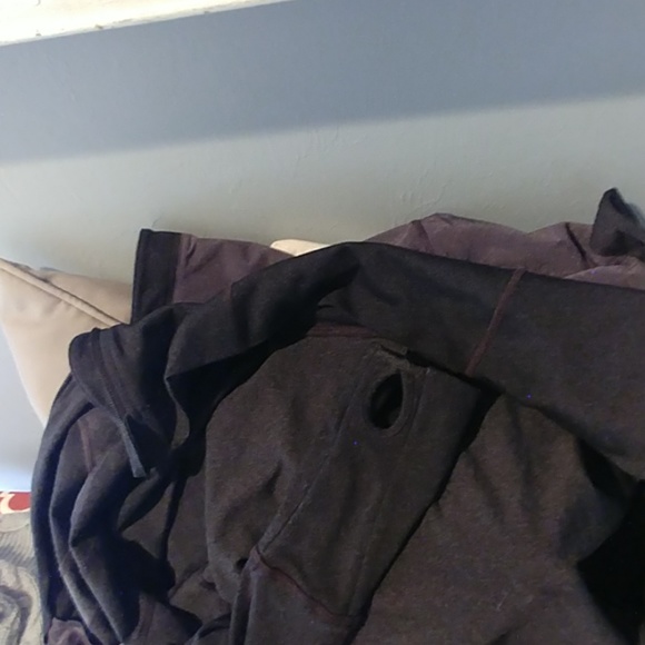 Lululemon Grey Hooded Thumbhole Logo Jacket 6 - Picture 7 of 8